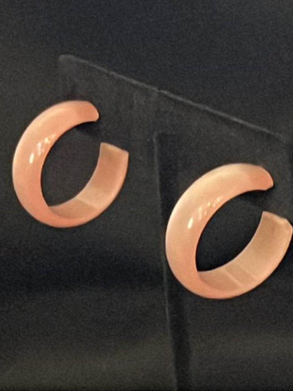 Pink Translucent Lucite Hopp Earrings